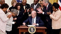 Tổng thống Biden ký luật kỷ niệm kết thúc chế độ nô lệ ở Mỹ