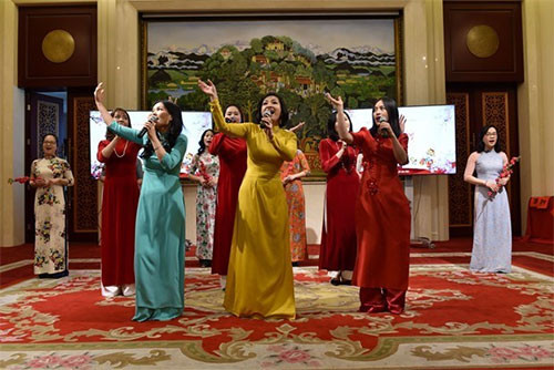 Vietnamese people worldwide celebrate Tet holiday