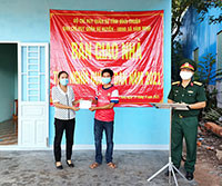 Bàn giao nhà tình nghĩa quân - dân ở Hàm Thuận Nam