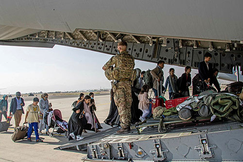 Mỹ hỗ trợ hơn 2.200 USD cho mỗi người Afghanistan sơ tán khỏi đất nước