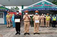 Bộ Công an tặng bằng khen 6 cán bộ Cảnh sát giao thông