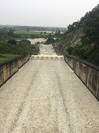 Xả điều tiết nước qua đập tràn hồ Hàm Thuận