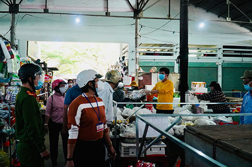 TP.Phan Thiết: Kiểm tra công tác phòng chống dịch tại các chợ Hàm Tiến, Mũi Né