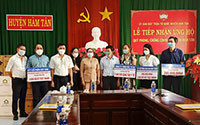 Hàm Tân: Tiếp nhận 500 triệu đồng và vật tư y tế ủng hộ phòng, chống dịch Covid-19
