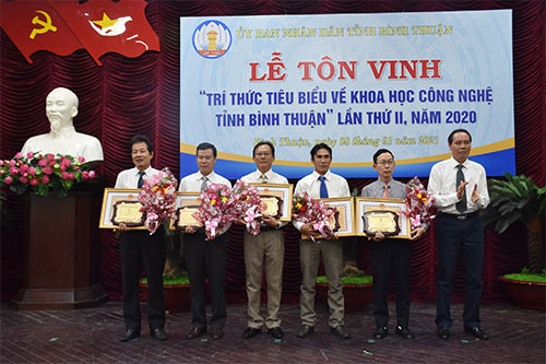 Binh Thuan: 6 typical scientific and technological intellectuals honored 