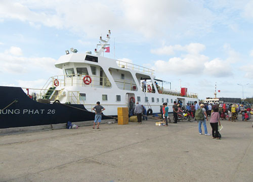 More ships added for PhanThiet-Phu Quy sea route during Reunification Day and May Day holiday