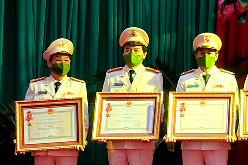 Công an Bình Thuận vinh dự nhận Huân chương Chiến công hạng nhì