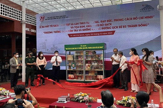 Bookcase "Studying and following Ho Chi Minh's thoughts, morals and style" launched
