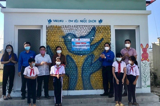 Tỉnh Đoàn Bình Thuận: Trao tặng Công trình Nhà vệ sinh cho Trường Tiểu học Hàm Cần 1