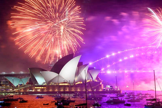 Thế giới chào đón năm 2022 với pháo hoa và hy vọng một năm tốt đẹp