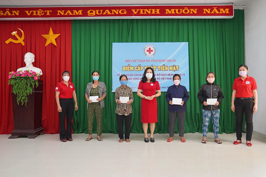 Binh Thuan Red Cross supports needy people to celebrate Tet festival