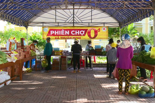 Ấm áp “Phiên chợ 0 đồng” ở xã Thuận Minh