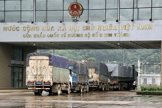 Lào Cai tạm dừng tiếp nhận phương tiện chở trái cây tươi đến cửa khẩu để xuất khẩu