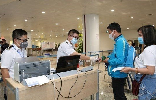 Foreigners, overseas Vietnamese to benefit from favourable entry procedures