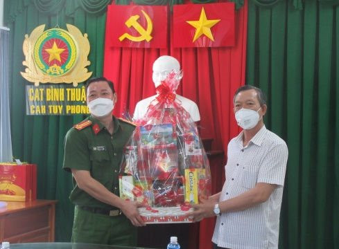 Lãnh đạo tỉnh thăm, chúc tết tại huyện Tuy Phong