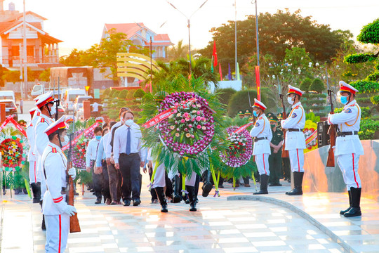 Lễ viếng liệt sĩ và Chủ tịch  Hồ Chí Minh nhân dịp Tết Nguyên đán Nhâm Dần 2022.