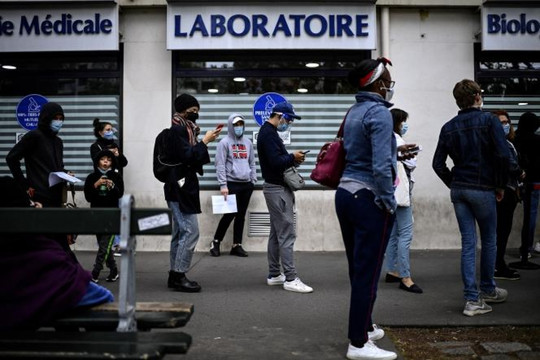 Pháp ghi nhận hơn nửa triệu ca nhiễm Covid-19 trong ngày