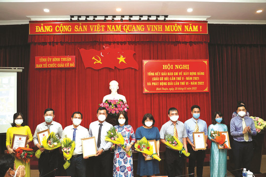 Trao Giải báo chí về xây dựng Đảng tỉnh Bình Thuận năm 2021