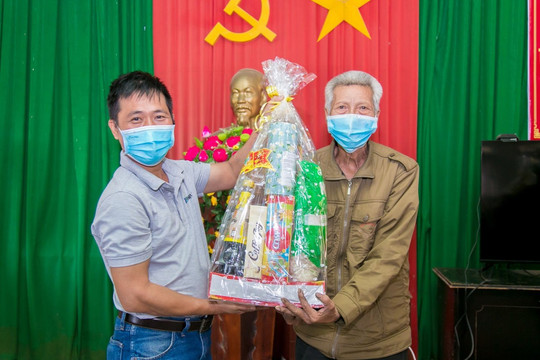 AES Việt Nam trao quà Tết cho các hộ gia đình và học sinh có hoàn cảnh khó khăn tại các tỉnh Quảng Ninh và Bình Thuận