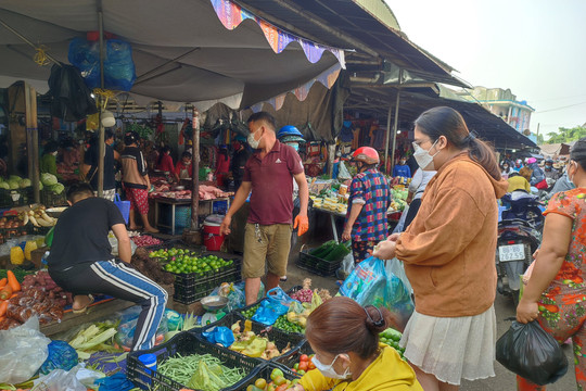 Sát tết, hoa và rau củ ở La Gi tăng gần gấp đôi