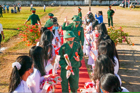 1.631 tân binh Bình Thuận lên đường nhập ngũ