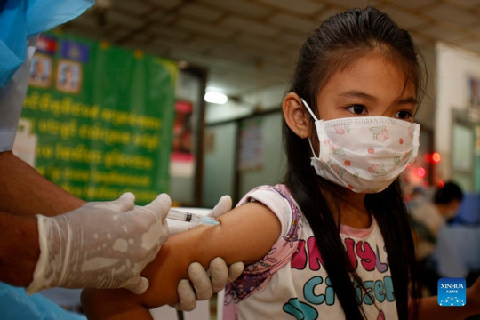 Thủ tướng Campuchia chỉ đạo triển khai tiêm vaccine ngừa Covid-19 cho trẻ 3-5 tuổi