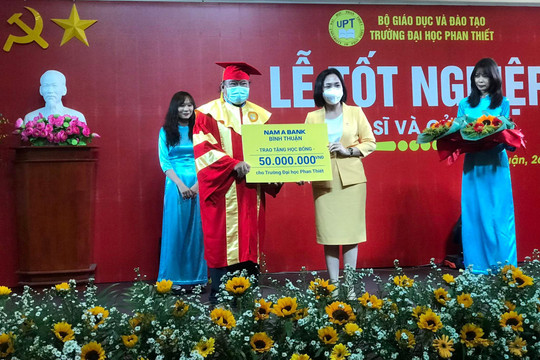 Trao bằng tốt nghiệp cho 444 thạc sĩ, cử nhân Trường Đại học Phan Thiết