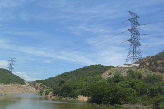 Hướng đến kỷ niệm 30 năm tái lập tỉnh Bình Thuận (1992 - 2022): Dòng điện vươn xa, lợi thế vươn cao…