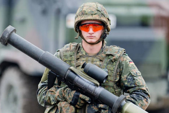 Đức và Thụy Điển sẽ chuyển hàng nghìn vũ khí chống tăng cho Ukraine