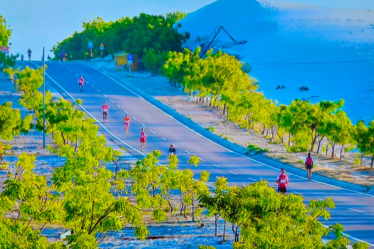 Stop And Run Marathon Binh Thuan BTV 2022 on Hoa Thang-Hoa Phu coastal route