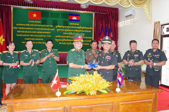 Bộ CHQS tỉnh thăm tết cổ truyền Chol Chnam Thmay của nhân dân Campuchia