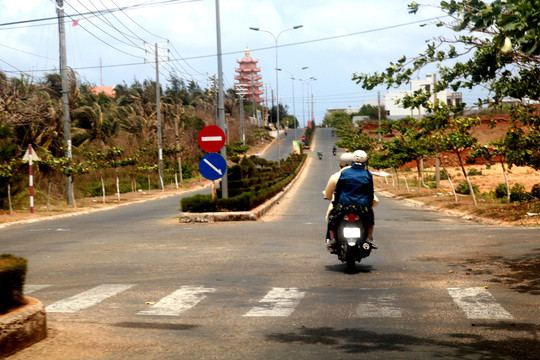 Phú Quý: Hoàn thiện hệ thống đèn công lộ