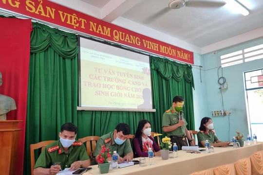 Tư vấn tuyển sinh tại huyện Tuy Phong