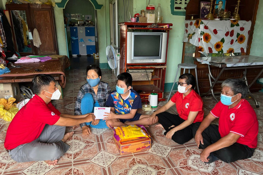 Hội Chữ thập đỏ Tuy Phong: Luôn sát cánh với người nghèo