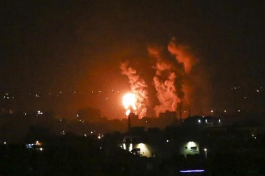 Israel phóng một loạt tên lửa nhằm vào phong trào Hamas tại dải Gaza