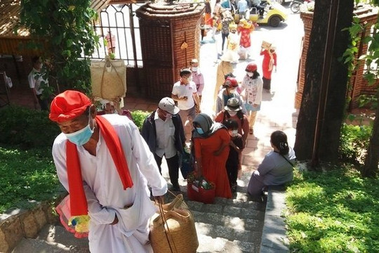 Ponagar Temple Festival opens in Nha Trang city