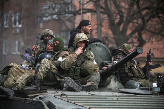 Nga thay đổi chiến thuật, mặt trận phía Đông và phía Nam Ukraine “nóng rẫy”