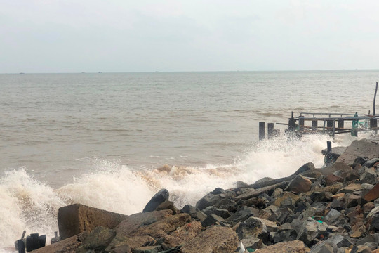 Nguy cơ gió mạnh, sóng lớn, lũ quét và sạt lở đất tại Bình Thuận
