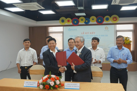 Ký thỏa thuận hợp tác Cảng Quốc tế Vĩnh Tân với Khu Công nghiệp Tuy Phong