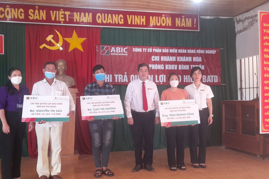 Hàm Thuận Bắc:
6 người nhận bồi thường tiền vay vốn sản xuất