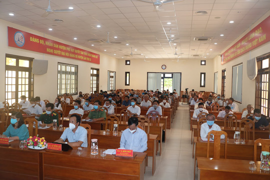 Đoàn đại biểu Quốc hội tỉnh tiếp xúc cử tri huyện đảo Phú Quý:
Nhiều kiến nghị liên quan đến đất đai 
