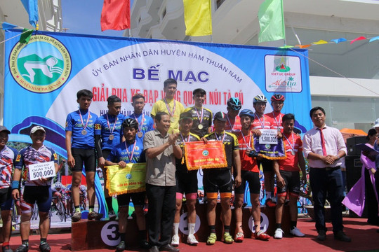  Hàm Thuận Nam:  Tổ chức giải đua xe đạp nhân kỷ niệm ngày thành lập huyện