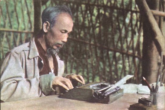 Kỷ niệm 132 năm Ngày sinh Chủ tịch Hồ Chí Minh (19/5/1890 - 19/5/2022): Anh hùng giải phóng dân tộc, Nhà văn hóa kiệt xuất Việt Nam