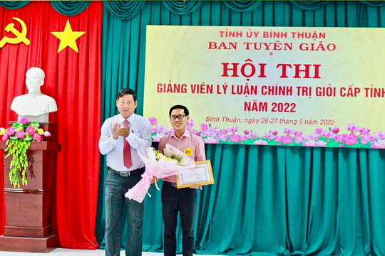 Thí sinh Đặng Thanh Đức đạt giải nhất Hội thi giảng viên lý luận chính trị giỏi cấp tỉnh