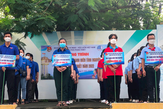 Phan Thiet city launched Summer Youth Volunteer Campaign 2022