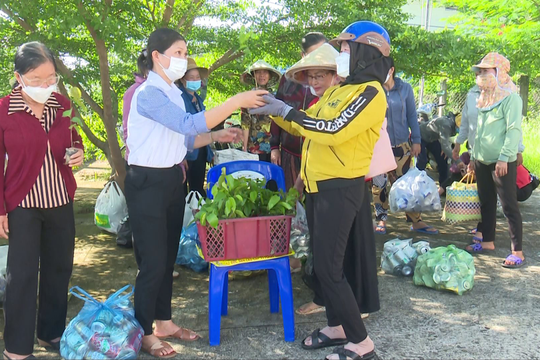 Hàm Thuận Bắc: Lan tỏa phong trào đổi rác thải, lấy cây xanh