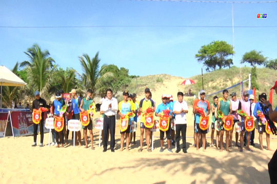 Khởi tranh Giải bóng chuyền bãi biển nam, nữ tỉnh Bình Thuận năm 2022