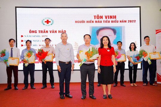 57 typical blood donors honored in Binh Thuan
