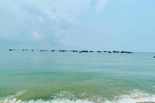 Vụ tàu cá Quảng Ngãi bị sự cố trên biển Phú Quý: Tàu đã về đảo an toàn