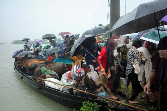Hàng triệu người vô gia cư vì lũ lụt ở Ấn Độ và Bangladesh